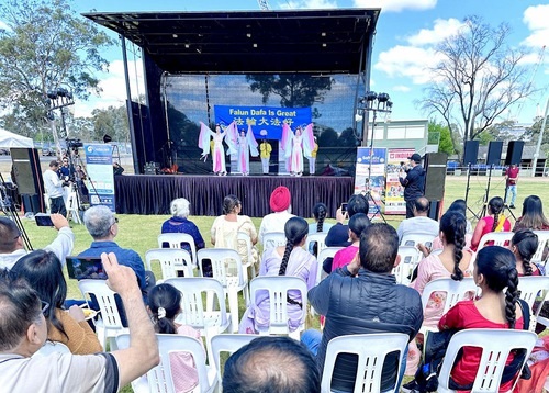 Image for article Sydney, Australia: Anggota Dewan Kota Mengatakan bahwa Berlatih Sejati-Baik-Sabar adalah Jalan Kehidupan Manusia