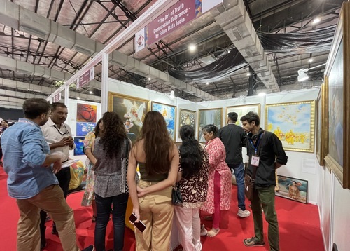 Image for article India: Pameran Seni Zhen-Shan-Ren Menggerakkan Hati Pengunjung di Festival Seni di Mumbai