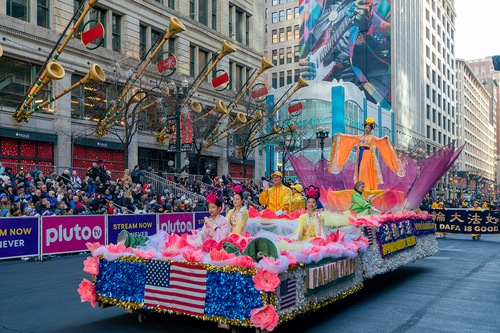 Image for article Chicago, AS: Falun Dafa Bersinar di Parade Thanksgiving Chicago