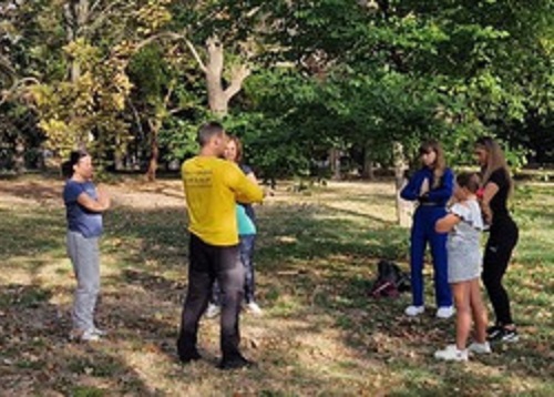 Image for article Rumania: Pengunjung Mempelajari Informasi Falun Dafa di Pameran Kesehatan