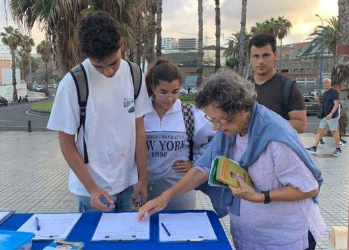 Image for article Las Palmas, Spanyol: Memperkenalkan Falun Gong di Las Palmas Setiap Minggu