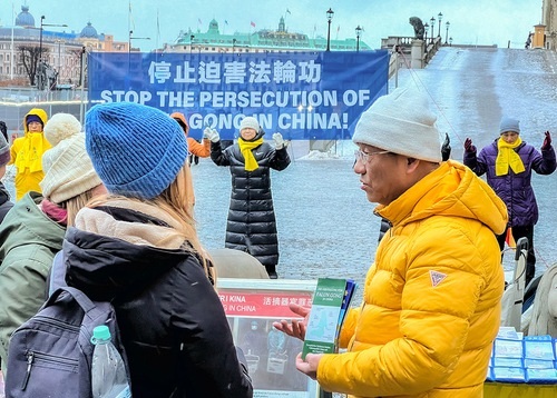 Image for article Stockholm, Swedia: Praktisi Falun Dafa Mengadakan Kegiatan untuk Mengungkap Penganiayaan Brutal