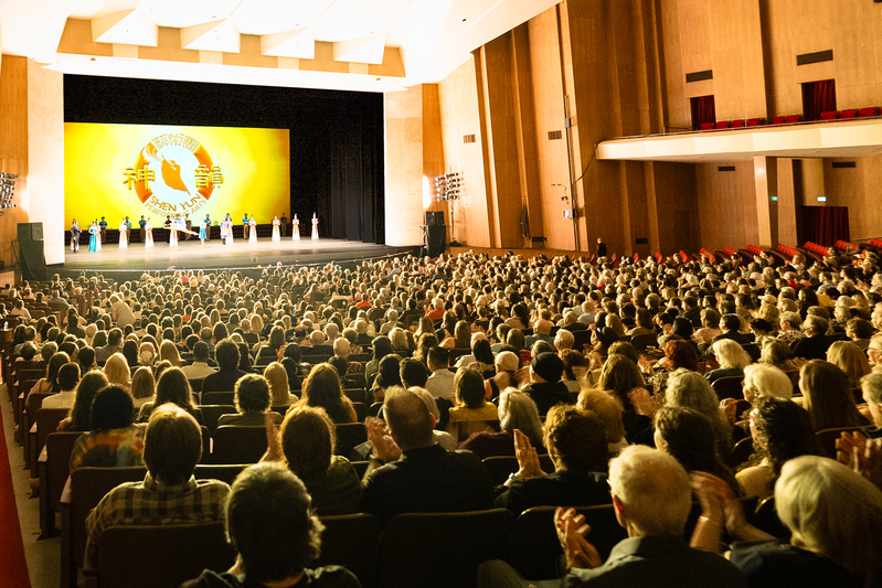 Image for article Penonton Teater Australia, Polandia, Spanyol, dan Amerika Menikmati Shen Yun: “Kualitas Terbaik”