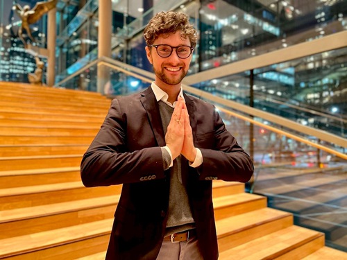 Image for article Toronto Kanada: Praktisi Falun Dafa Barat Berbagi Pikiran Mereka tentang Permohonan Damai 25 Tahun Lalu