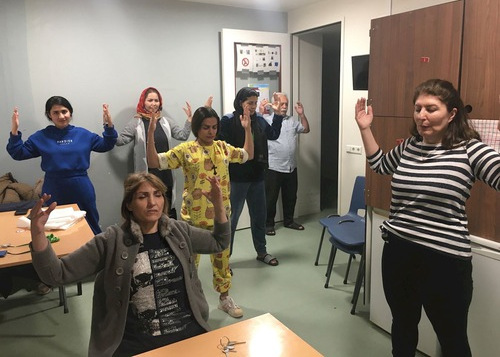 Image for article Kamp Ter Apel, Belanda: Pengungsi Mendapatkan Manfaat dari Kelas Falun Gong Gratis