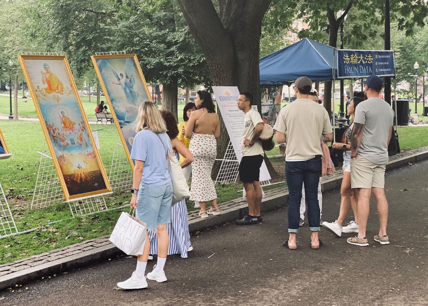 Image for article Massachusetts: Warga Boston Tersentuh oleh Pameran Seni Sejati, Baik, Sabar