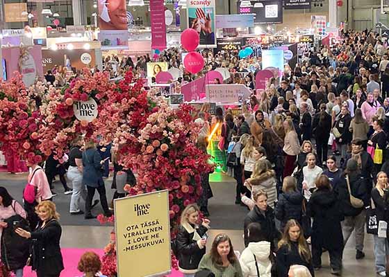 Image for article Finlandia: Memperkenalkan Falun Dafa Pada Pameran “I Love Me”