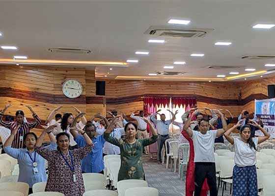 Image for article India: Peserta Konferensi Internasional APSPA ke-7 Mempelajari Informasi Tentang Falun Dafa