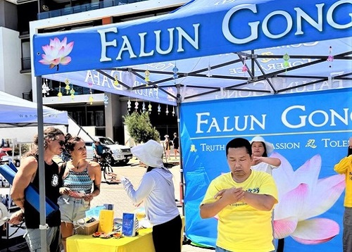 Image for article Australia: Memperkenalkan Falun Dafa di Festival di Perth