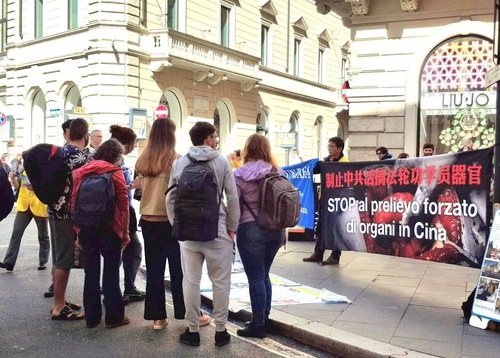 Image for article Italia: Memperkenalkan Falun Dafa di Roma dan Sardinia