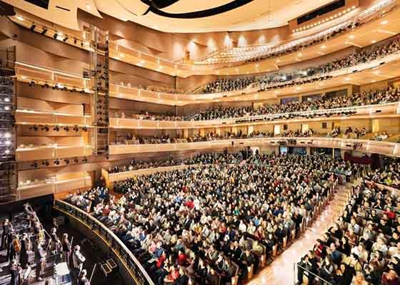 Image for article Warga Negara Tiongkok Menonton Shen Yun di Berbagai Negara: “Kebaikan Hati yang Paling Murni dan Alami” (Bagian 2)