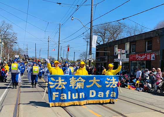 Image for article Toronto, Kanada: Falun Dafa Dipuji Selama Parade Paskah