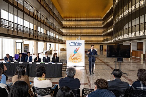 Image for article Konferensi Pers Shen Yun Mengungkap Penganiayaan Transnasional Beijing: “Shen Yun Harus Dilindungi” Kata Penulis Amerika