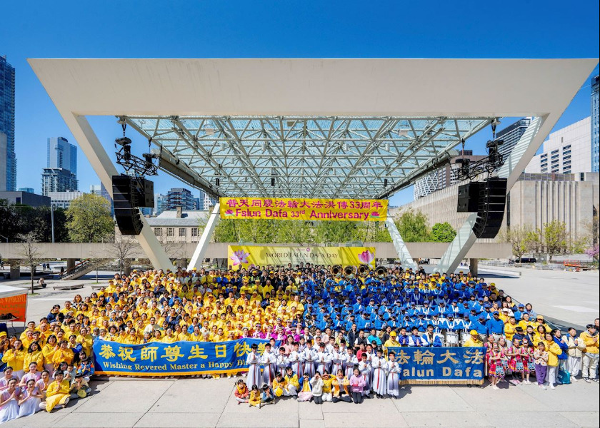 Image for article Kanada: Rapat Umum dan Parade di Toronto Merayakan Hari Falun Dafa (Bagian Pertama)