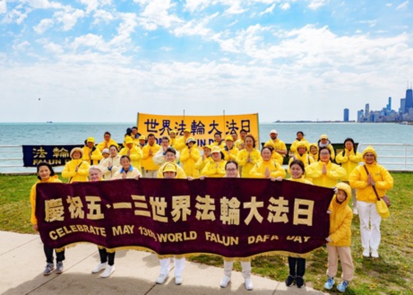 Image for article Chicago: Praktisi Merayakan Hari Falun Dafa Sedunia dan Mengucapkan Terima Kasih kepada Guru Li