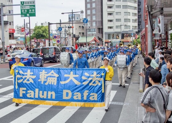 Image for article Jepang: Praktisi di Tokyo Mengadakan Parade untuk Merayakan Hari Falun Dafa Sedunia