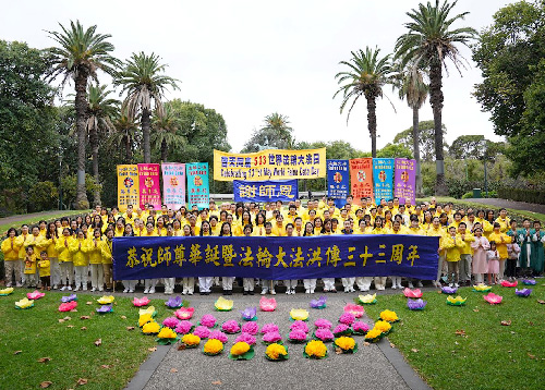 Image for article Praktisi di Australia Mengucapkan Selamat Ulang Tahun kepada Guru, dengan Rasa Syukur atas Ajaran Falun Dafa