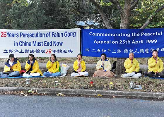 Image for article Canberra, Australia: Praktisi Falun Dafa Memperingati Permohonan 25 April di Kedutaan Besar Tiongkok