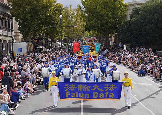 Image for article Australia: Penyelenggara Parade Paskah Memuji Praktisi Falun Dafa atas Kebaikan dan Harapan