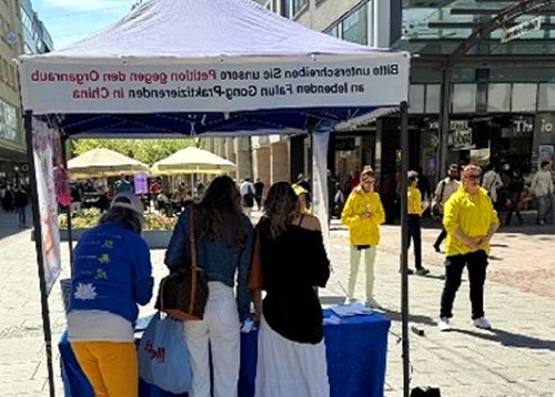 Image for article Saarbrücke, Jerman: Orang-Orang Mengecam Pengambilan Organ Paksa oleh PKT