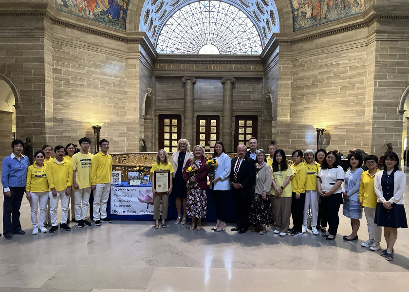 Image for article Missouri, AS: Hari Falun Dafa Sedunia Dirayakan di State Capitol