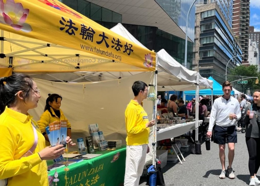 Image for article Memperkenalkan Falun Dafa di Pasar Jalanan New York