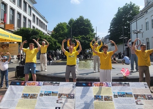 Image for article Belgia: Kegiatan di Antwerpen Memperkenalkan Falun Dafa dan Meningkatkan Kesadaran tentang Penganiayaan