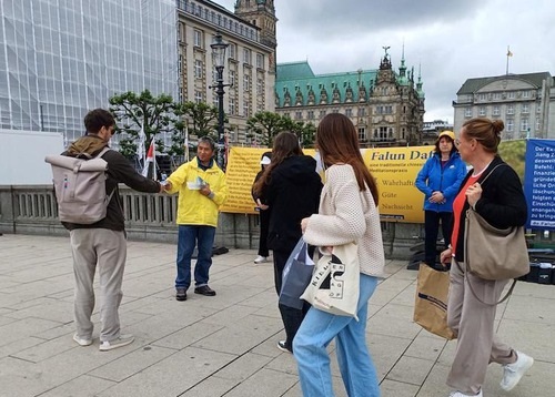 Image for article Jerman: Memperkenalkan Falun Dafa di Hamburg