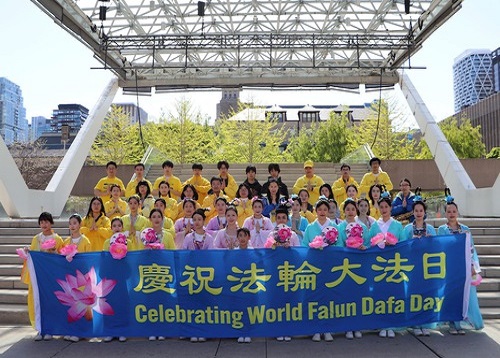 Image for article Kanada: Praktisi Muda Falun Dafa di Toronto Berterima Kasih kepada Guru dan Merenungkan Perjalanan Kultivasi Mereka