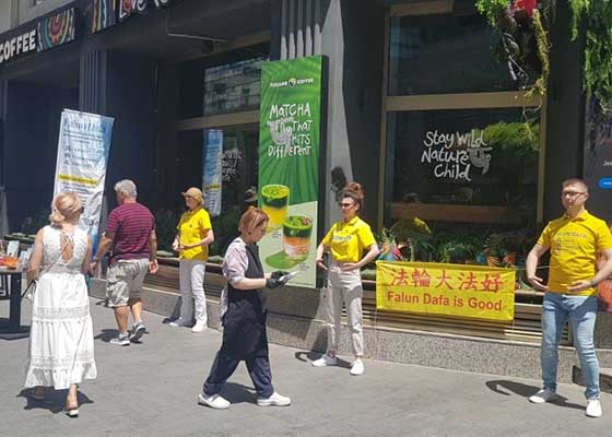 Image for article Rumania: Masyarakat Mengecam Penganiayaan terhadap Falun Dafa dalam Acara di Bukares dan Constanta