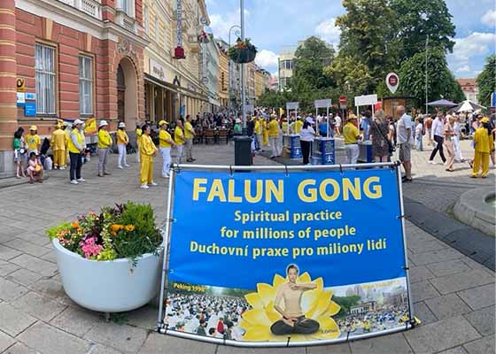 Image for article Slowakia: Mengumpulkan Dukungan Petisi untuk Falun Dafa