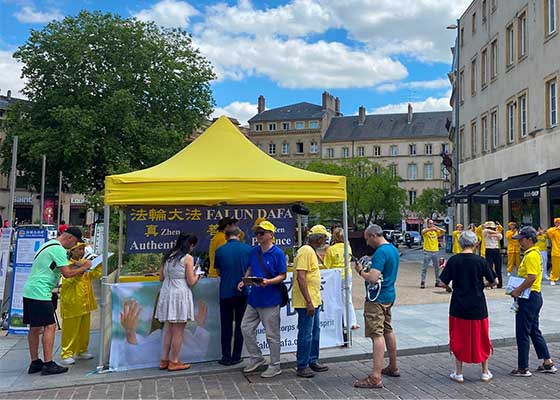 Image for article Prancis: Memperkenalkan Falun Dafa di Metz