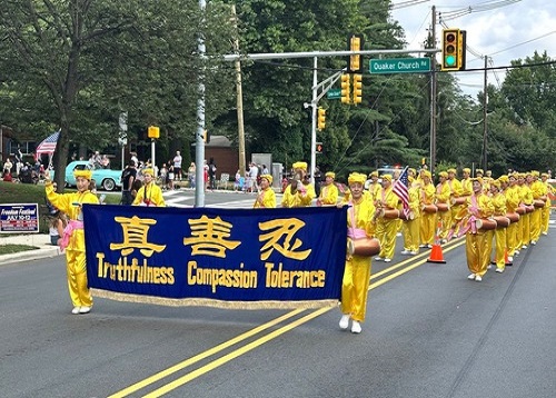 Image for article New Jersey: Penonton Bersorak untuk Kontingen Falun Dafa di Parade Festival Kebebasan Randolph