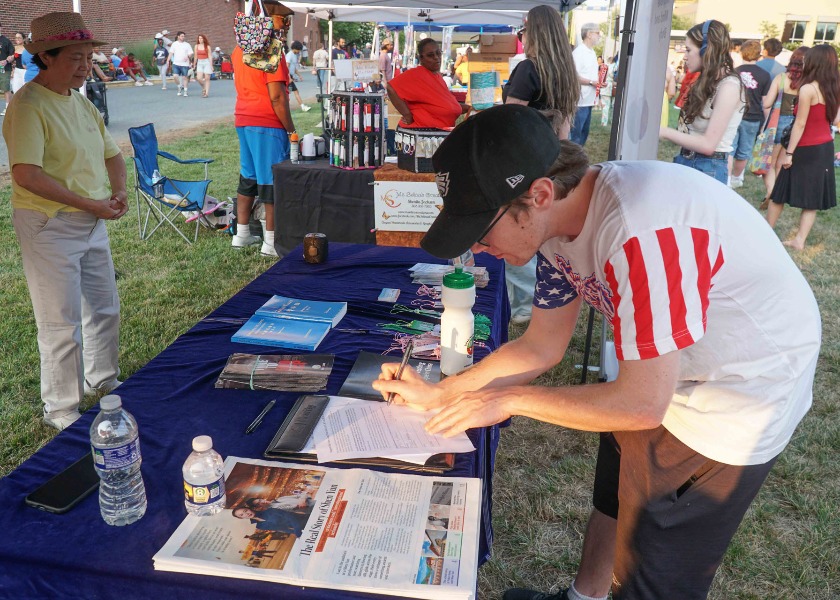 Image for article Newark, AS: Falun Dafa Disambut dalam Perayaan Hari Kemerdekaan