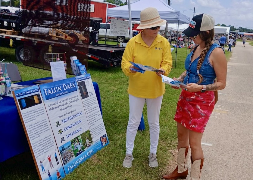 Image for article Texas: Memperkenalkan Falun Dafa di Acara Populer di Kanton