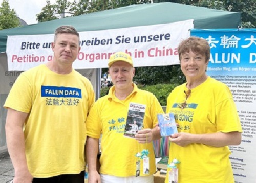 Image for article Jerman: Masyarakat Mendukung Upaya Praktisi Falun Dafa untuk Mengakhiri Penganiayaan di Tiongkok