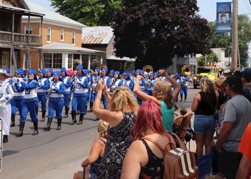 Image for article New York: Tian Guo Marching Band Kanada Berpartisipasi dalam International Seaway Festival dan Mendapat Pujian