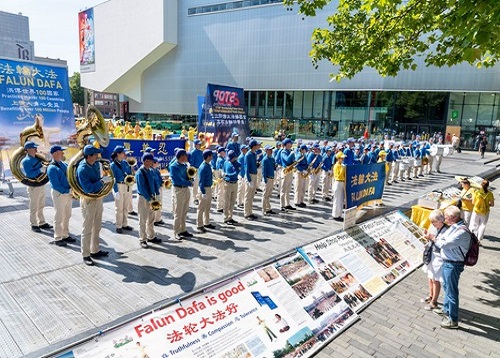 Image for article Belanda: Parade dan Rapat Umum di Rotterdam Mengungkap Penganiayaan terhadap Falun Gong yang Masih Berlanjut