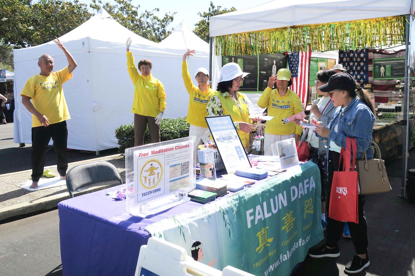 Image for article Fremont, California: Memperkenalkan Falun Dafa di Festival Seni