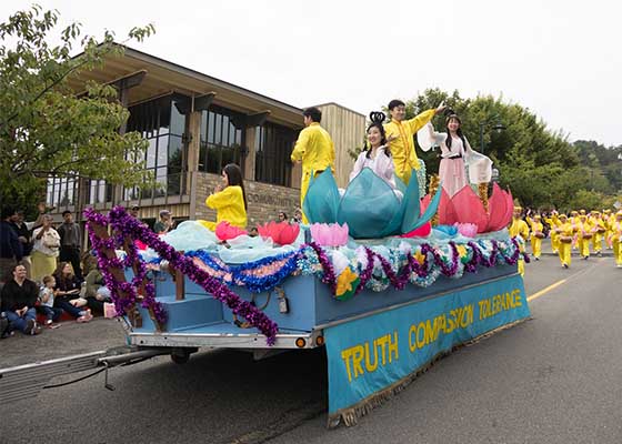 Image for article Seattle: Praktisi Falun Gong Memenangkan Penghargaan Penampilan Terbaik di Festival Mercusuar Mukilteo