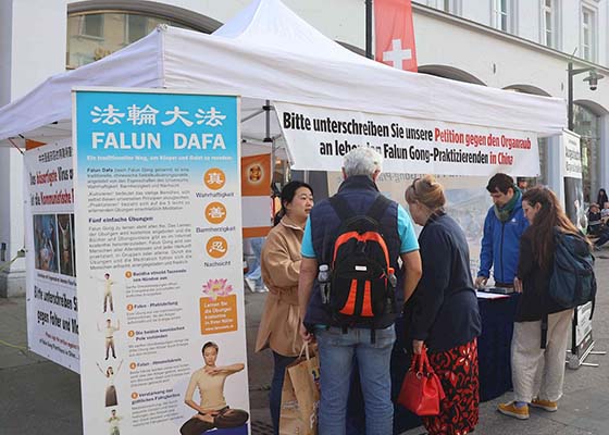 Image for article Jerman: Kegigihan Praktisi Falun Dafa Meraih Kekaguman Masyarakat dalam Kegiatan di Danau Constance (Bagian 4)