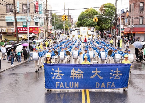 Image for article New York: Parade Akbar di Brooklyn Digelar untuk Mengucapkan Terima Kasih kepada DPR AS atas Pengesahan Undang-Undang Perlindungan Falun Gong