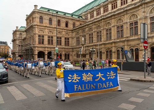 Image for article Austria: Masyarakat Mengecam Penganiayaan dalam Kegiatan Pengenalan Falun Dafa di Wina