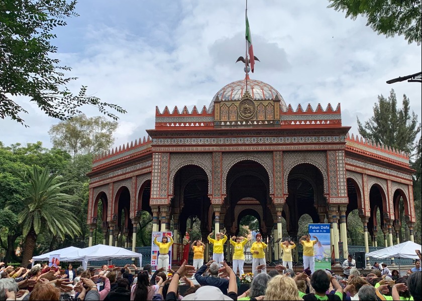 Image for article Meksiko: Falun Dafa Menginspirasi Masyarakat Selama Perayaan di Mexico City dan Puebla