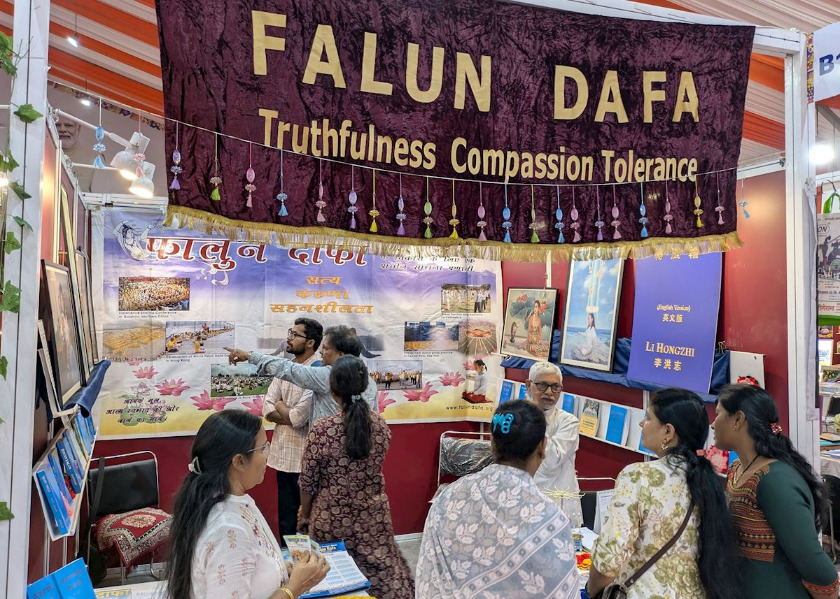 Image for article India: Pengunjung Merasakan Kedamaian dan Energi Positif Falun Dafa di Festival Buku Pune