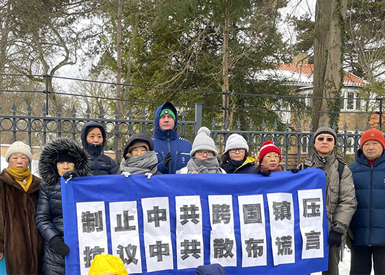 Image for article Denmark: Praktisi Falun Dafa Protes Serangan Kedutaan Besar Tiongkok terhadap Shen Yun Performing Arts