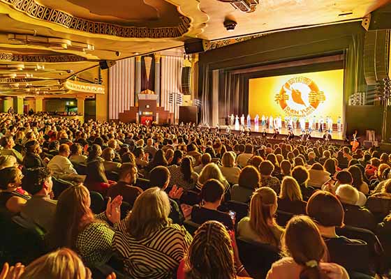 Image for article Para Penonton Keturunan Tionghoa Menghargai Shen Yun: “Mereka Menemukan Jiwa Budaya Tradisional Tiongkok”