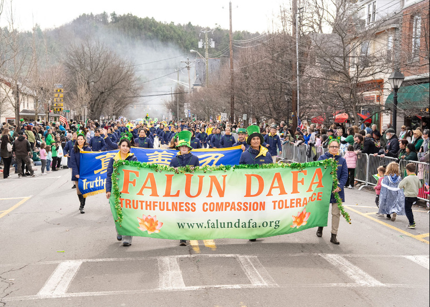 Image for article Falun Dafa Membawa Sentuhan Asia ke Parade Hari St. Patrick di Milford, Pennsylvania