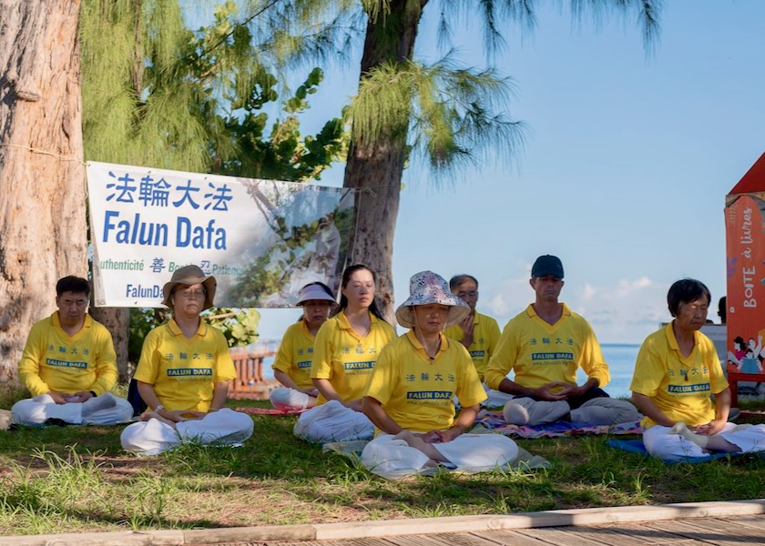 Image for article Réunion, Prancis: Falun Dafa Diperkenalkan kepada Penduduk Lokal dan Turis