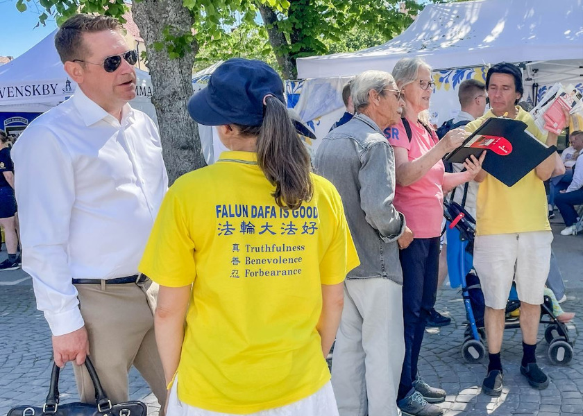 Image for article Visby, Swedia: Praktisi Falun Gong Meraih Dukungan Selama Pekan Almedalen